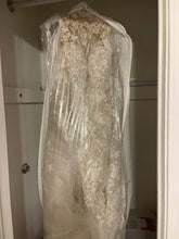 Load image into Gallery viewer, David&#39;s Bridal &#39;CWG833&#39; wedding dress size-16 NEW
