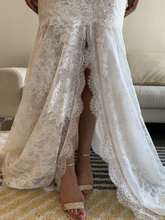 Load image into Gallery viewer, Monique Lhuillier &#39;Bl 17211&#39; wedding dress size-04 SAMPLE
