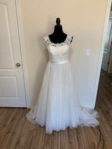 David's Bridal 'WG3741' wedding dress size-08 SAMPLE