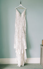 Load image into Gallery viewer, DANIELLE CAPRESE &#39;113778&#39; wedding dress size-08 PREOWNED
