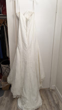 Load image into Gallery viewer, Sophia Moncelli &#39;N/A&#39; wedding dress size-08 PREOWNED
