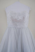 Load image into Gallery viewer, David&#39;s Bridal &#39;Tea Length&#39; size 10 used wedding dress close up on front

