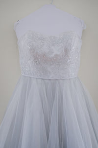 David's Bridal 'Tea Length' size 10 used wedding dress close up on front