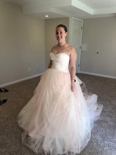 Load image into Gallery viewer, Vera Wang &#39;Strapless Tulle Ombre Ballgown&#39; wedding dress size-10 NEW
