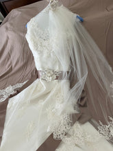 Load image into Gallery viewer, Essense of Australia &#39;D1367&#39; wedding dress size-10 PREOWNED
