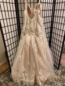 Essense of Australia 'D2363IQ' wedding dress size-14 NEW