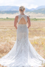 Load image into Gallery viewer, Private Collection &#39;P946 IV/Champ 08-2640&#39; wedding dress size-06 PREOWNED
