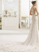 Load image into Gallery viewer, Aire Barcelona &#39;Caiman&#39; size 4 used wedding dress side view on model
