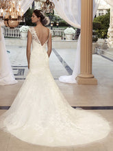Load image into Gallery viewer, Casablanca &#39;2110&#39; size 10 used wedding dress back view on model
