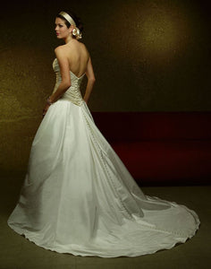 Casablanca '1881' size 6 used wedding dress back view on model