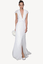 Load image into Gallery viewer, Carolina Herrera &#39;Cassidy&#39; - Carolina Herrera - Nearly Newlywed Bridal Boutique - 2
