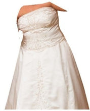 Load image into Gallery viewer, Priscilla of Boston &#39;Unknown&#39; wedding dress size-14 PREOWNED
