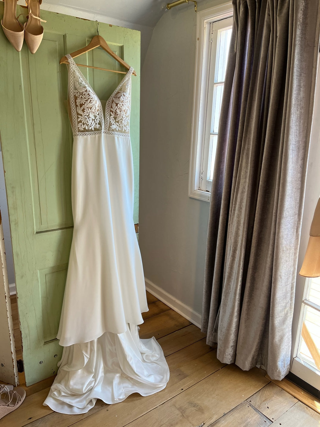 Mikaella '2297' wedding dress size-06 PREOWNED