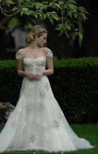 Load image into Gallery viewer, Monique Lhuillier &#39;Esme&#39; wedding dress size-00 PREOWNED

