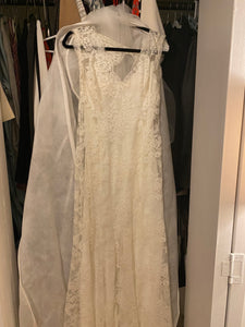 Monique Lhuillier 'Bliss Chantilly Open Back lace dress ' wedding dress size-02 PREOWNED