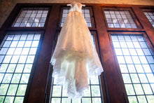 Load image into Gallery viewer, Netta BenShabu &#39;Symon&#39; wedding dress size-04 PREOWNED
