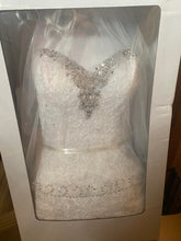 Load image into Gallery viewer, alfred angelo &#39;2527&#39; wedding dress size-04 PREOWNED
