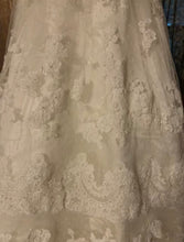 Load image into Gallery viewer, Casablanca &#39;1900&#39; size 10 used wedding dress view of fabric
