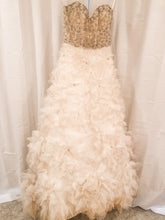 Load image into Gallery viewer, Lazaro &#39;Unknown&#39; wedding dress size-10 PREOWNED
