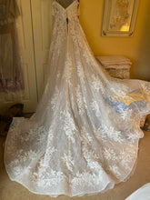 Load image into Gallery viewer, Martina Liana &#39;1086&#39; wedding dress size-06 NEW

