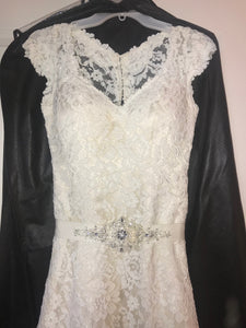 Essense of Australia 'Stella York' size 2 used wedding dress front view close up