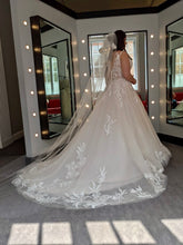 Load image into Gallery viewer, JUSTIN ALEXANDER &#39;Breena (88196LND)&#39; wedding dress size-06 SAMPLE
