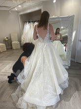 Load image into Gallery viewer, Cailand &#39;STYLE C126 VANESSA&#39; wedding dress size-06 SAMPLE
