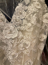 Load image into Gallery viewer, Robin Jillian &#39;R382&#39; wedding dress size-04 NEW
