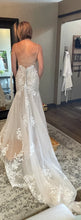 Load image into Gallery viewer, Essense of Australia &#39;D2770&#39; wedding dress size-08 NEW

