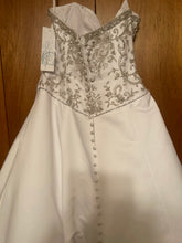 Load image into Gallery viewer, Alfred Angelo &#39;223424467&#39; wedding dress size-12 NEW

