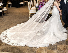 Load image into Gallery viewer, Calle Blanche &#39;120104 FARAH&#39; wedding dress size-12 PREOWNED
