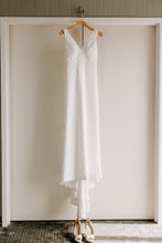 Load image into Gallery viewer, Amy Kuschel &#39;Melrose&#39; wedding dress size-02 PREOWNED
