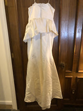 Load image into Gallery viewer, Ann Taylor &#39;Duchess&#39; wedding dress size-08 NEW
