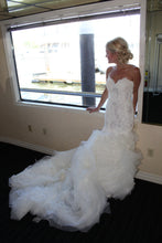 Load image into Gallery viewer, Lazaro &#39;3201&#39; size 2 used wedding dress front view on bride
