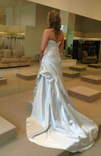 Load image into Gallery viewer, Demetrios &#39;Unknown&#39; wedding dress size-04 PREOWNED
