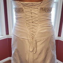 Load image into Gallery viewer, eden bridal &#39;N/A&#39; wedding dress size-16 NEW
