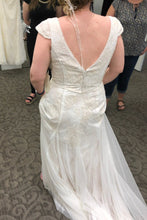 Load image into Gallery viewer, Melissa Sweet &#39;Cap Sleeve Point D&#39;Espirit Wedding Dress&#39; wedding dress size-14 NEW
