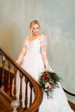 Load image into Gallery viewer, Stephen Yearick &#39;Custom&#39; size 8 used wedding dress front view on bride

