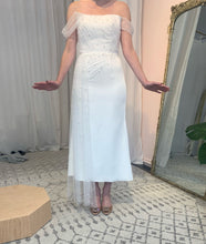 Load image into Gallery viewer, Lace and Liberty (Custom) &#39;CUSTOM&#39; wedding dress size-04 NEW
