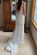 Load image into Gallery viewer, Whispers &amp; Echoes &#39;Milano&#39; wedding dress size-06 PREOWNED
