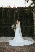 Load image into Gallery viewer, Made With Love &#39;Harper&#39; wedding dress size-02 PREOWNED
