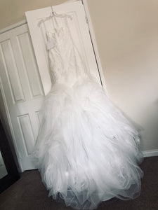 Pronovias 'Beca' size 6 new wedding dress front view on hanger