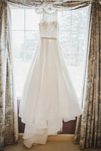 Load image into Gallery viewer, Allure Bridals &#39;3056&#39; wedding dress size-06 PREOWNED
