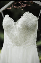 Load image into Gallery viewer, Wtoo &#39;Della (beaded) #17711B&#39; wedding dress size-00 PREOWNED
