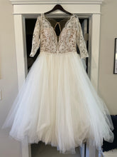 Load image into Gallery viewer, Maggie Sottero &#39;9MS114&#39; wedding dress size-16 PREOWNED

