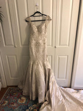 Load image into Gallery viewer, Cielo  &#39;AA8870&#39; wedding dress size-04 NEW
