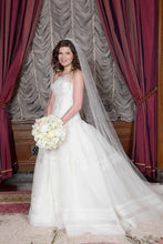 Load image into Gallery viewer, Vera Wang &#39;Fairy Princess&#39; wedding dress size-04 PREOWNED
