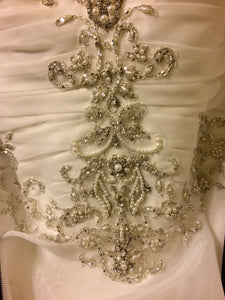 Justin Alexander '8486' size 8 new wedding dress front view close up