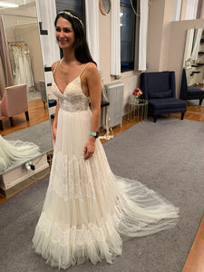 Flora Bridal 'Lilian' wedding dress size-00 SAMPLE