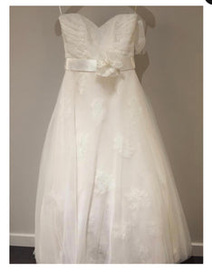Paloma Blanca '4506' size 10 new wedding dress front view on hanger